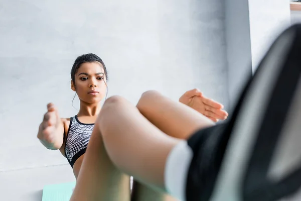 Concentrated African American Woman Doing Abs Exercise Home Blurred Foreground — Stock Photo, Image