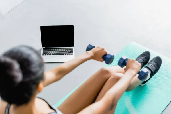 Overhead View African American Sportswoman Training Dumbbells Laptop Blank Screen — Stockfoto