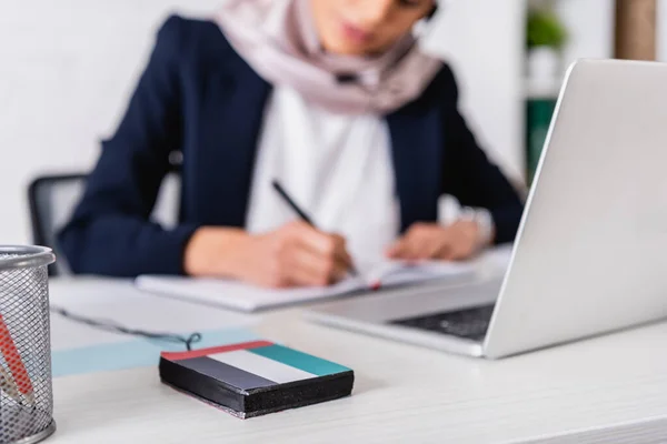 Selective Focus Digital Translator Uae Flag Emblem Interpreter Working Blurred — Stock Photo, Image