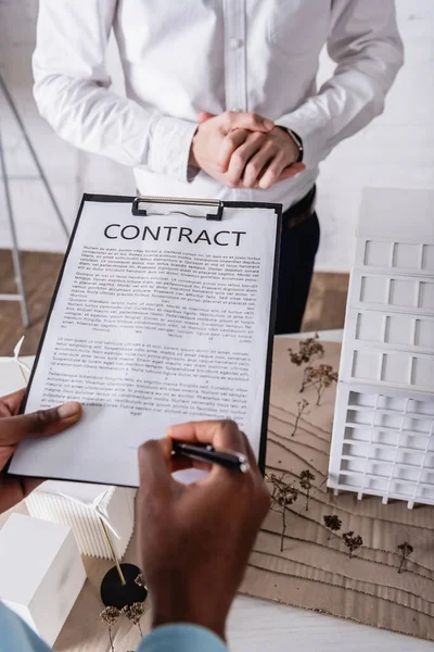 Partial View African American Businessman Signing Contract Business Partner Green — Stock Photo, Image