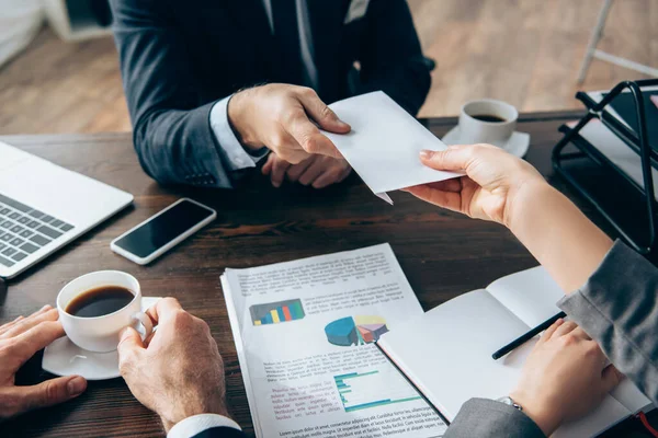 Cropped View Investor Giving Envelope Businesswoman Documents Cups Coffee Table — Stock Photo, Image