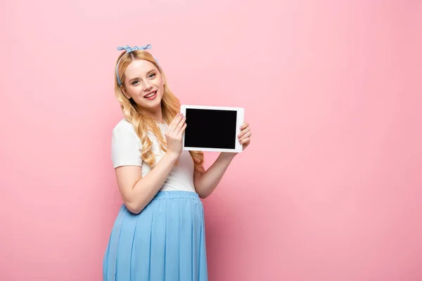 Smiling Blonde Young Pregnant Woman Showing Digital Tablet Pink Background — Stock Photo, Image