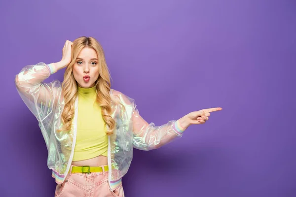 Excited Blonde Young Woman Colorful Outfit Pointing Aside Purple Background — Stock Photo, Image