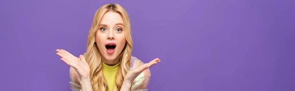 Shocked Blonde Young Woman Colorful Outfit Isolated Purple Banner — Stock Photo, Image