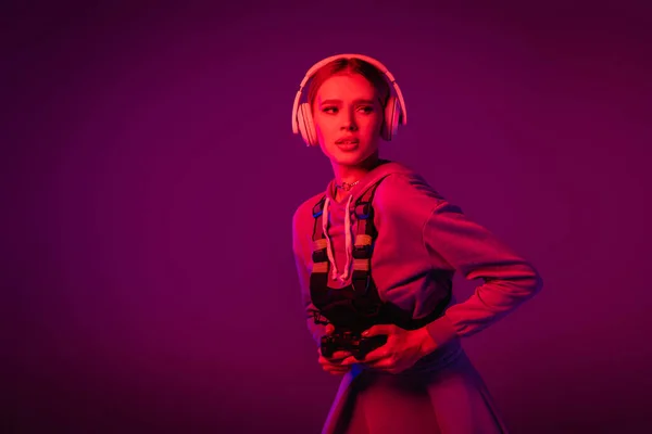 Kyiv Ukraine November 2020 Woman Wireless Headphones Holding Joystick Purple — Stock Photo, Image