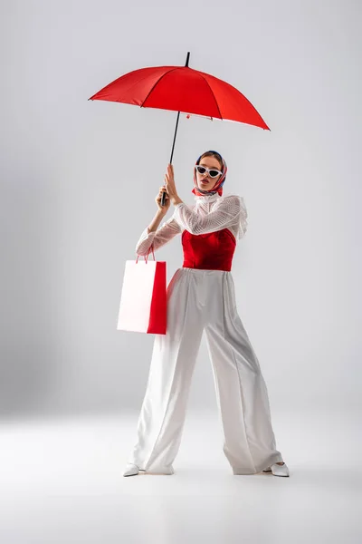 Longitud Completa Mujer Con Estilo Pañuelo Para Cabeza Gafas Sol — Foto de Stock