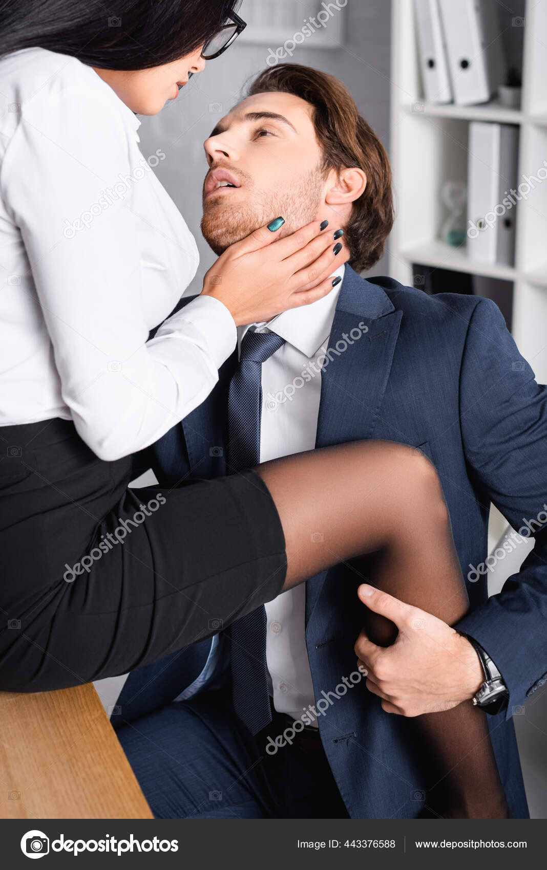 Reizvolles Junges Mädchen Wird Mit Einer Anderen Mädchen Verführt Reizvolles Junges Mädchen Wird Mit Einer Anderen Mädchen Verführt