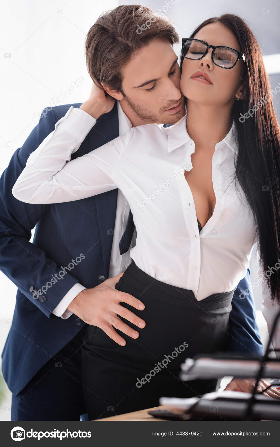 Hotbird спутнигіндегі ақылы порно арналар Алдыңғы түкті