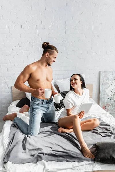 Sexy Man Cups Looking Woman Digital Tablet Bed — Stock Photo, Image