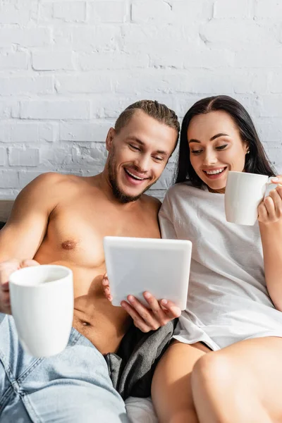 Sexy Man Holding Digital Tablet Girlfriend Cup Bed — Stock Photo, Image