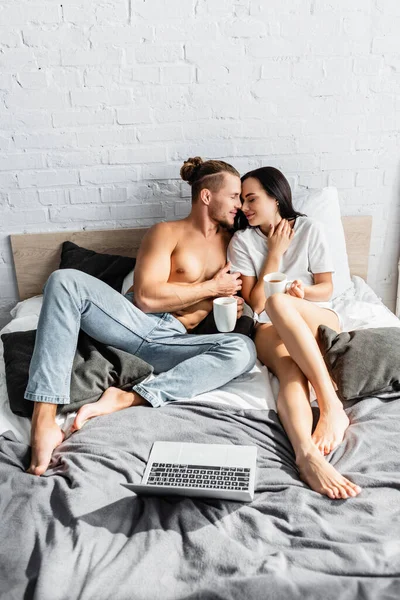 Sexy Couple Tea Embracing Laptop Bed — Stock Photo, Image