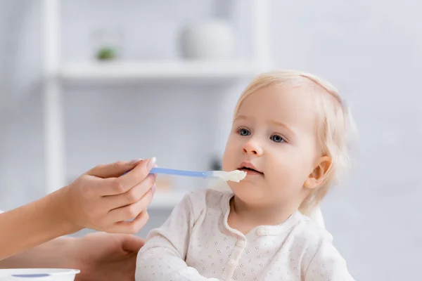 Mother Feeding Baby Boy Puree Home — Stock Photo, Image