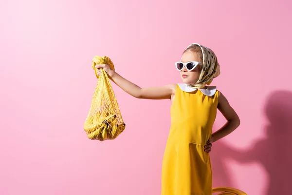 Menina Lenço Cabeça Óculos Sol Segurando Saco Corda Reutilizável Com — Fotografia de Stock