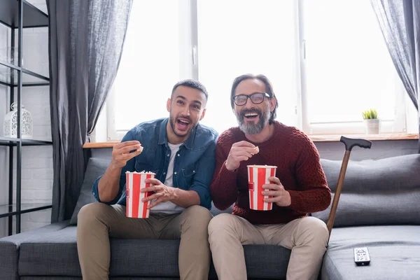 Excited Interracial Father Son Laughing While Watching Comedy Eating Popcorn — Stock Photo, Image