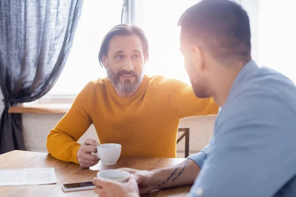 Smiling Bearded Man Looking Son Conversation Kitchen Blurred Foreground — Stock Photo, Image