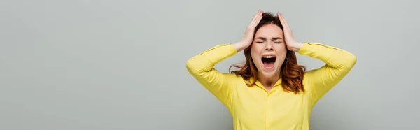 Angry Woman Screaming While Standing Closed Eyes Touching Head Grey — Stock Photo, Image