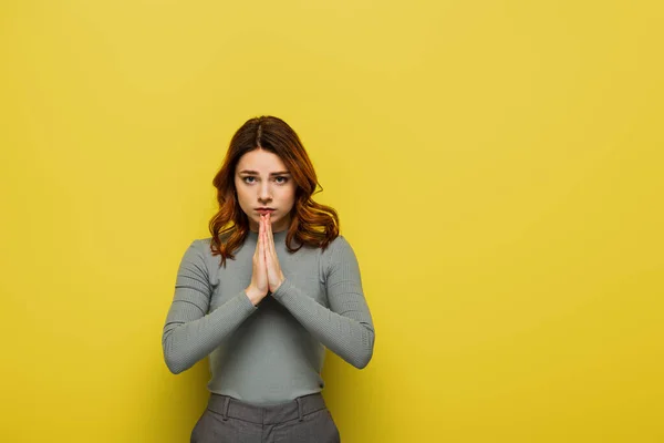 Worried Woman Showing Please Gesture While Looking Camera Yellow — Stock Photo, Image