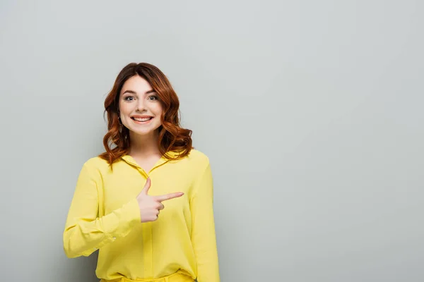 Cheerful Young Woman Yellow Shirt Pointing Finger Grey — Stock Photo, Image