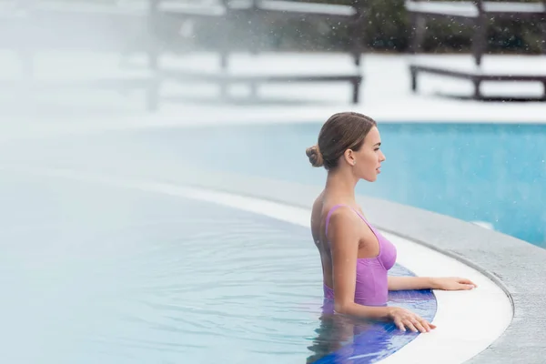 Side View Young Woman Swimsuit Bathing Outdoor Swimming Pool — Stock Photo, Image