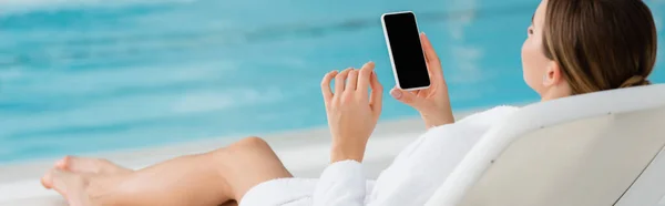 Young Woman Resting Deck Chair Holding Smartphone Blank Screen Spa — Stock Photo, Image