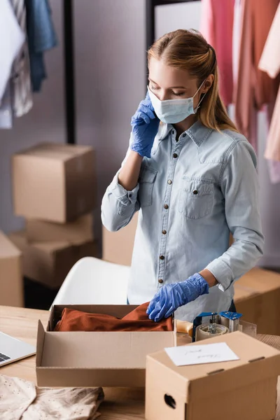 Showroom Proprietor Safety Mask Talking Smartphone While Working Packages Blurred — Stock Photo, Image