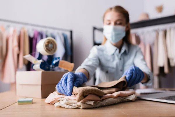 Showroom Proprietor Medical Mask Working Clothes Workplace Blurred Background — Stock Photo, Image