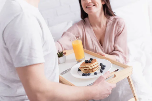 Cropped View Delicious Pancakes Orange Juice Tray Couple Blurred Background — Stock Photo, Image