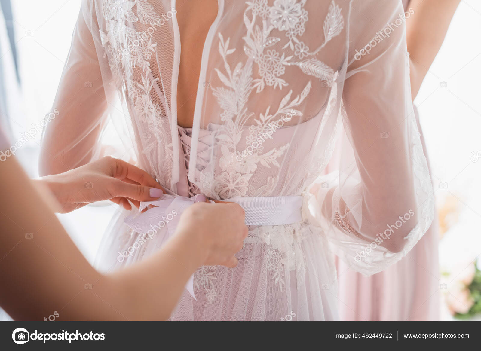 Cropped View Bride Underwear Veil Putting Lace Wedding Dress