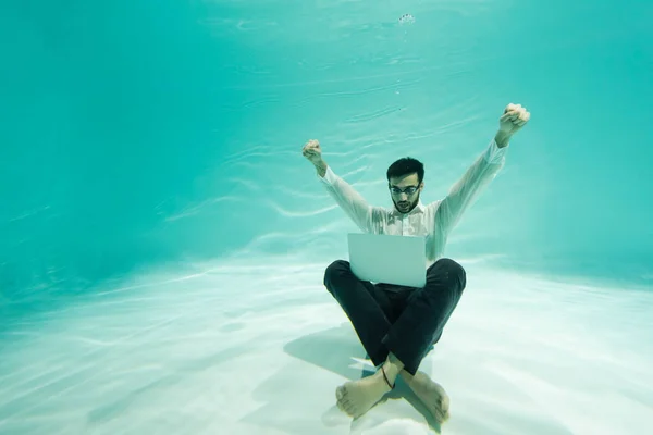 Muslim Businessman Showing Yeah Gesture Laptop Underwater — Stock Photo, Image