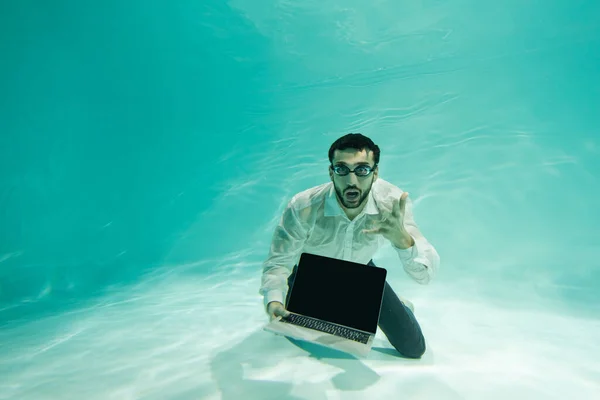 Excited Arabian Businessman Holding Laptop Blank Screen Underwater — Stock Photo, Image