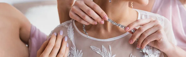 Partial View Bridesmaid Holding Necklace Bride Banner — Stock Photo, Image