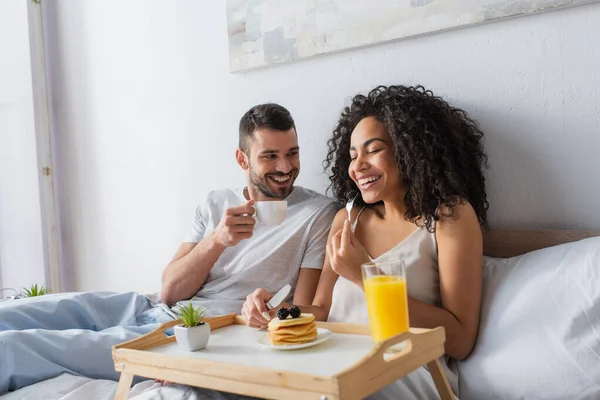 Cheerful African American Woman Holding Fork Blackberry Pancakes Tray Boyfriend — Stock Photo, Image