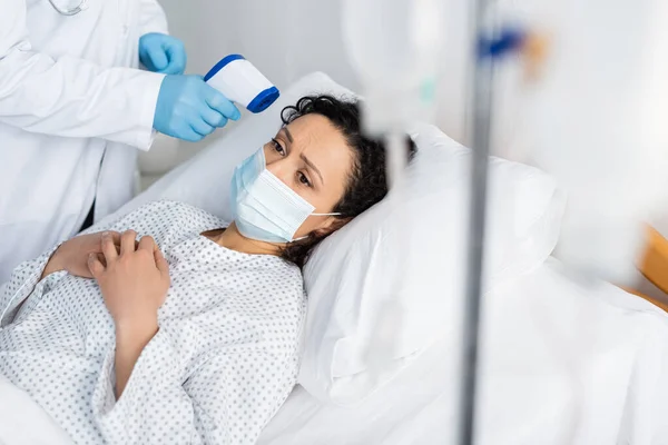 Doctor Latex Gloves Measuring Temperature African American Woman Lying Medical — Stock Photo, Image