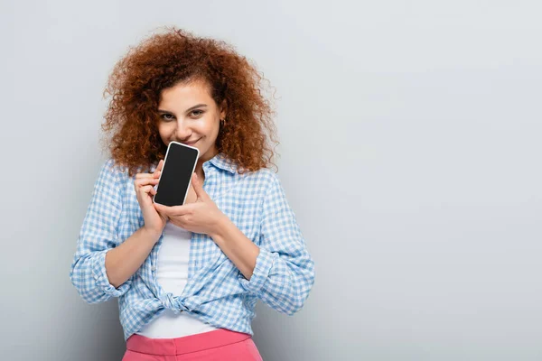 Cheerful Woman Looking Camera While Holding Cellphone Blank Screen Grey — Stock Photo, Image
