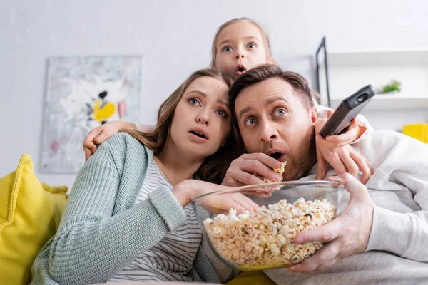 Scared Family Popcorn Watching Film Couch — Stock Photo, Image