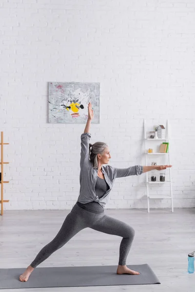 Middle Aged Woman Sportwear Standing Warrior Pose While Practicing Yoga — Stock Photo, Image