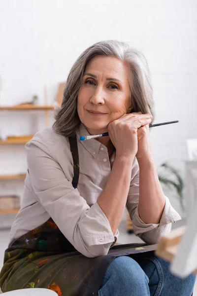 Pleased Middle Aged Woman Grey Hair Holding Paintbrush — Stock Photo, Image