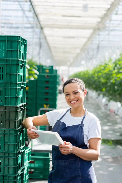 Cheerful African American Farmer Standing Digital Tablet Plastic Boxes Greenhouse — Stock Photo, Image