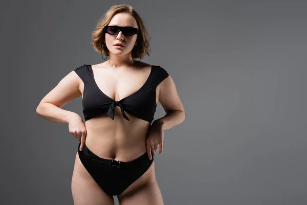 Overweight Woman Sunglasses Black Swimsuit Posing Isolated Grey — Stock Photo, Image