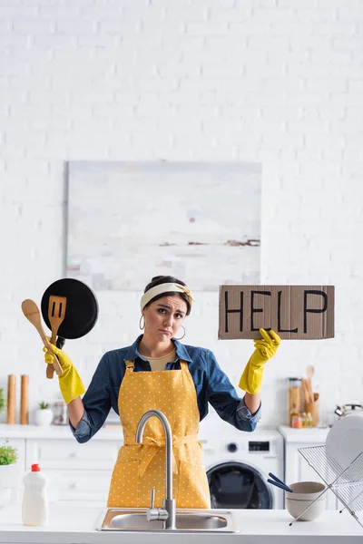 Sad Housewife Holding Placard Help Lettering Utensil Kitchen — Stock Photo, Image