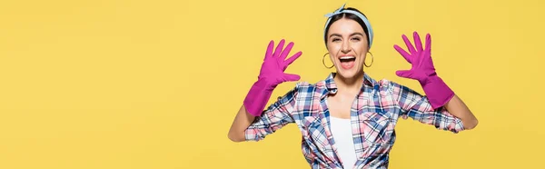 Happy Housewife Rubber Gloves Isolated Yellow Banner — Stock Photo, Image