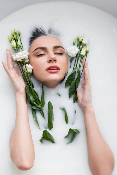 Pretty Woman Closed Eyes Enjoying Bathing Milk Eustoma Flowers — Stock Photo, Image
