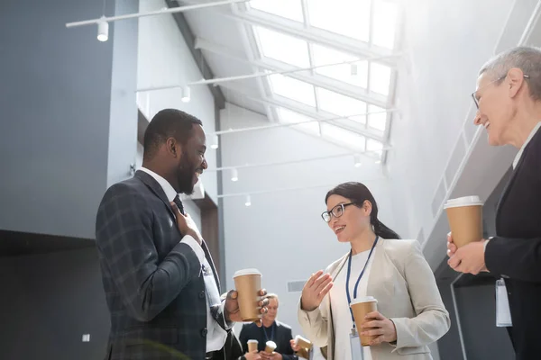 Smiling Interracial Businesspeople Holding Coffee Conversation — Stock Photo, Image