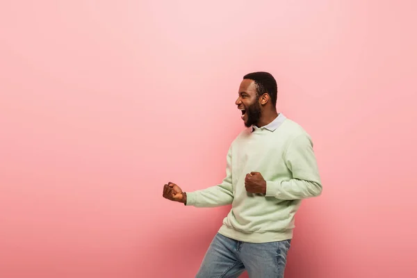 Side View Angry African American Man Hands Fists Pink Background — Stock Photo, Image