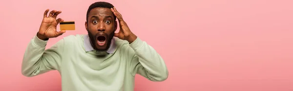 Shocked African American Man Looking Camera Showing Credit Card Isolated — Stock Photo, Image