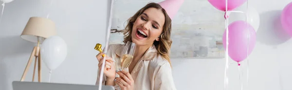 Positieve Vrouw Met Party Blower Champagne Met Video Chat Laptop — Stockfoto