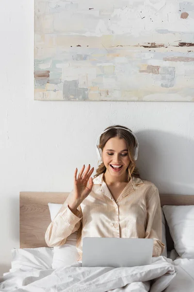 Smiling Woman Headphones Having Video Call Laptop Bedroom — Stock Photo, Image