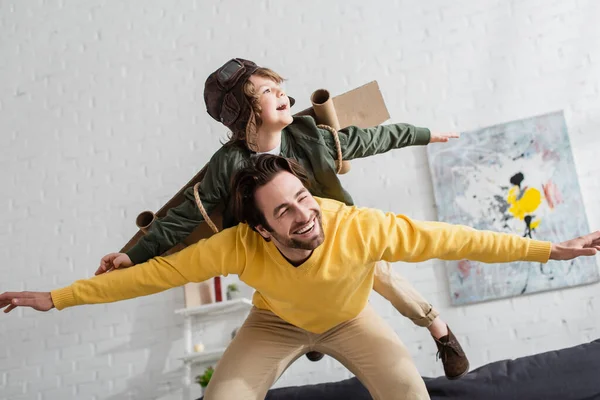 Low Angle View Positive Child Aviator Costume Parent Playing Home — Stock Photo, Image