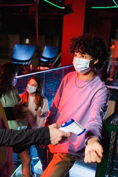 Controller Pyrometer Showing Thumb Interracial Gamers Safety Masks — Stock Photo, Image