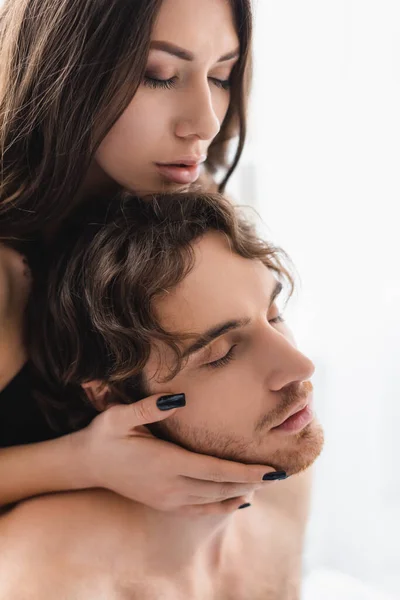 Young Woman Closed Eyes Touching Face Shirtless Boyfriend — Stock Photo, Image